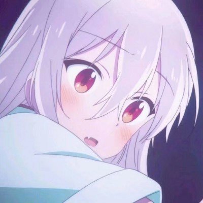北洋水师水兵墓前放着中国航母模型